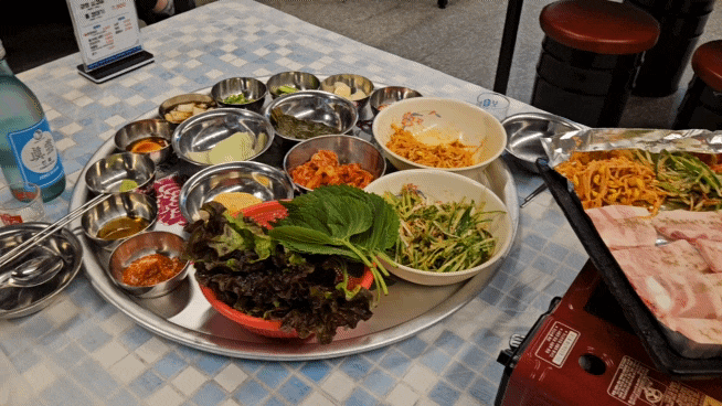  포항문덕맛집 '욱이네식당 포항문덕점'  - 포항삼겹살맛집/레트로감성 냉동삼겹살