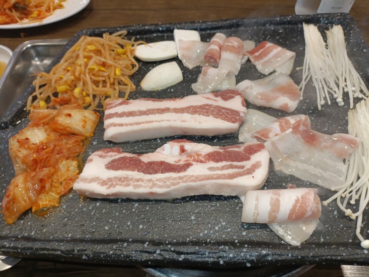  《돈벼락 삼겹살》 혼자 조용히 고기가 먹고 싶은 날엔 【#신대방역맛집 #신대방역고기집 #신대방역삼겹살 #서울 #관악구】