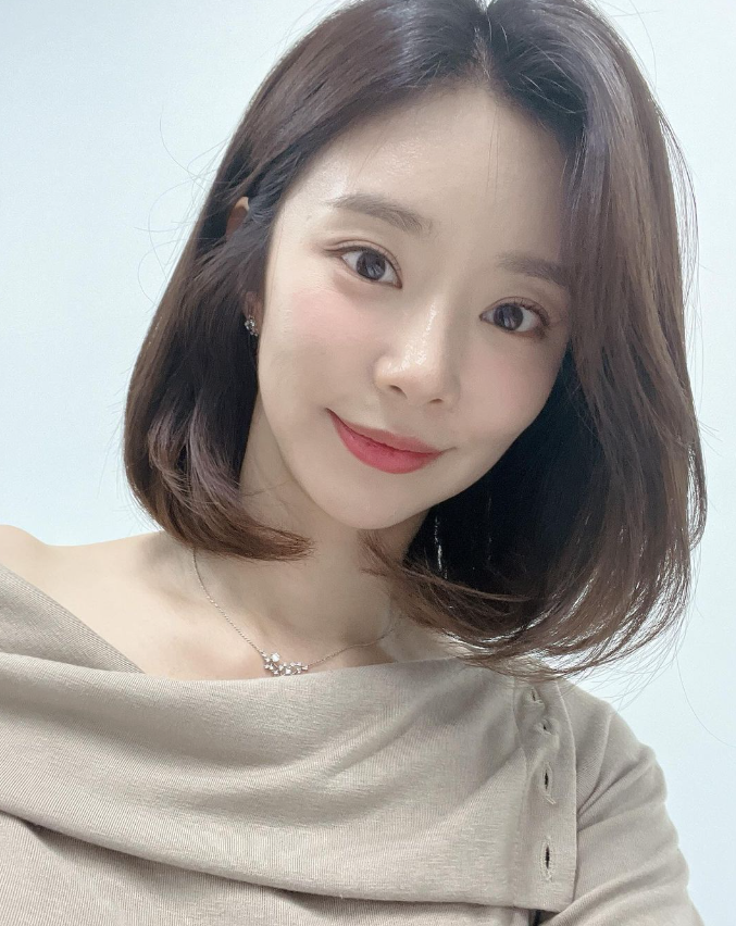  눈물의여왕 막내 며느리 이주빈의 청담동 며느리룩 포인트로 30대 여자 명품 브랜드 에르메스 H 아워 여성 손목 시계