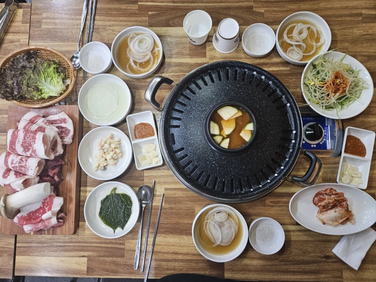  보라매역 대방동 1인분에 300g 가성비 고깃집 '친구네정육식당 보라매점'