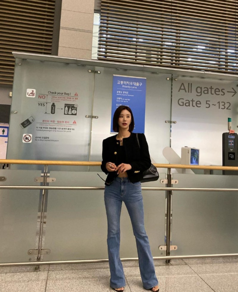 눈물의 여왕 이주빈 며느리룩 남편 두고 떠나는 공항 패션도 우아하게
