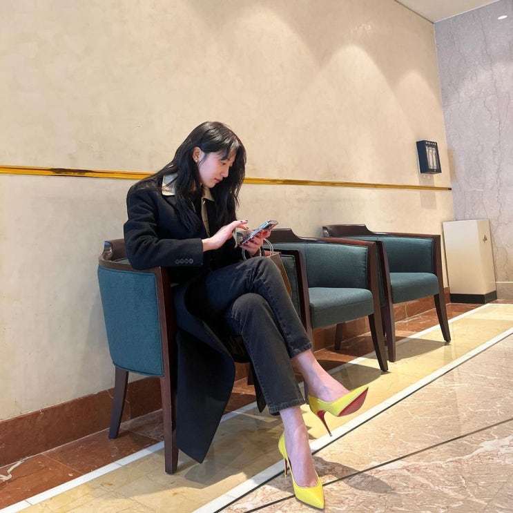  배우 표예진이 신은 고급스러운 여자 명품 브랜드 구두 종류에서 여성들에게 인기인 하이힐은?