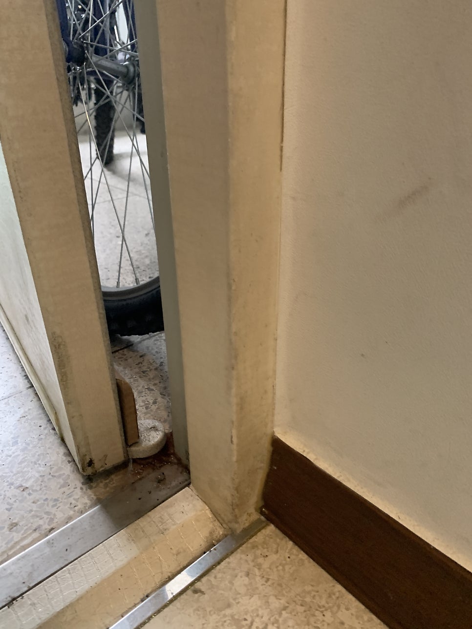 아파트 현관문 시트지 시공 전문 업체