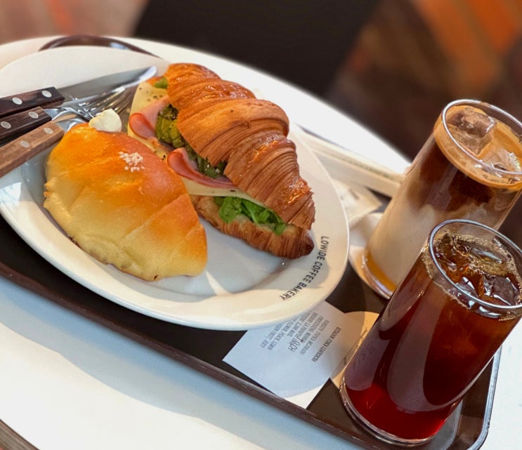 성수 로와이드 애견동반 가능한 서울숲 카페 유튜버 춈미 추천 소금빵 맛집 성수 로와이드 애견동반 가능한 서울숲 카페 유튜버 춈미 추천 소금빵 맛집
