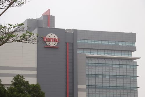 TSMC "일부라인 재개에 시간 더 필요"…반도체 공급 차질 불가피