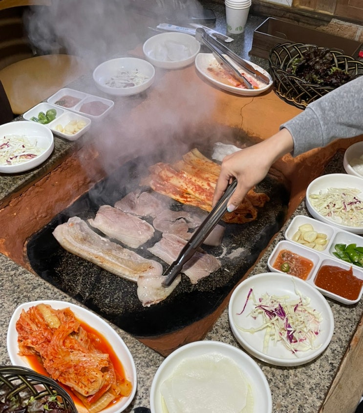  강릉 시골 분위기 식당 용골감나무집 토종 흑돼지 예약방법