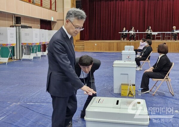 이준명 충남선관위원장, 사전<b>투표</b> 및 개표 준비<b>상황</b> 등 현장 <b>점검</b>