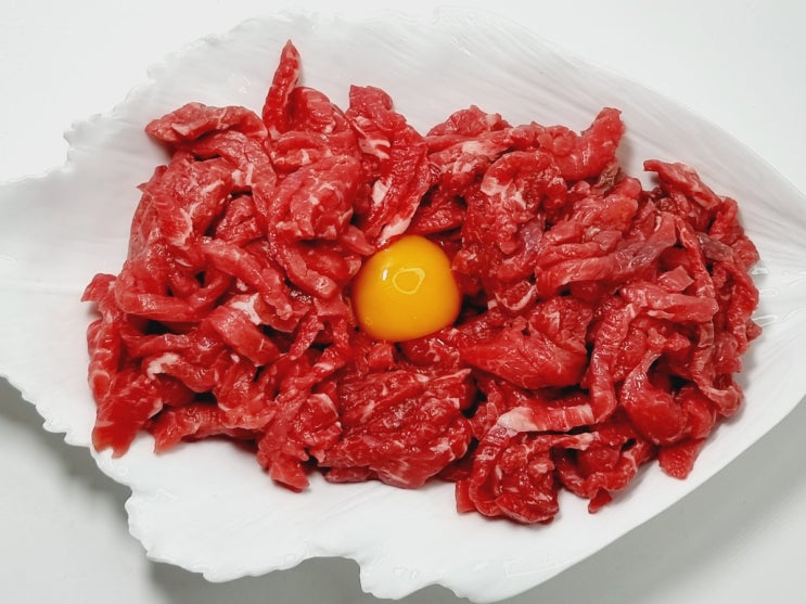  소고기 육회 부위 홍두깨살 맛집 우성한우뜰