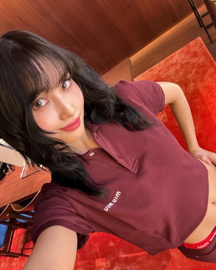 트와이스 모모, 건강 섹시의 정석...아찔한 크롭티 입은 11자 복근에 "깜짝" 트와이스 모모, 건강 섹시의 정석...아찔한 크롭티 입은 11자 복근에 "깜짝"