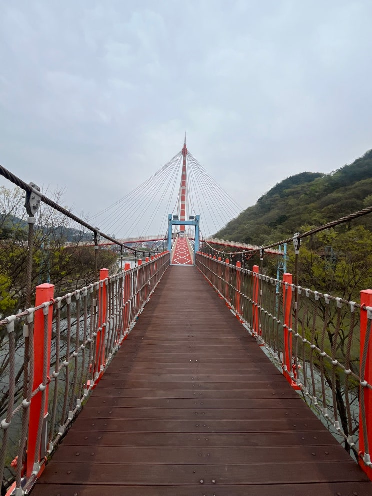  경상남도 의령군의 명물 아찔한 '의령 구름다리'