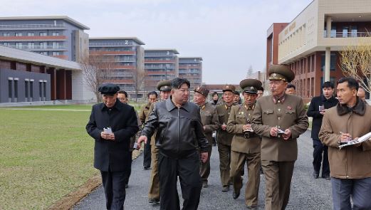 북한 당 <b>중앙간부학교</b> 5월 완공 <b>김정은</b> 건설현장 현지지도