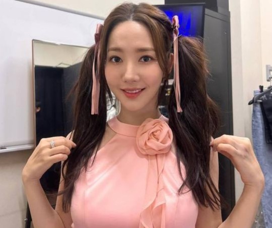 박민영, 더 어려졌네… 양갈래 머리로 깜찍하게
