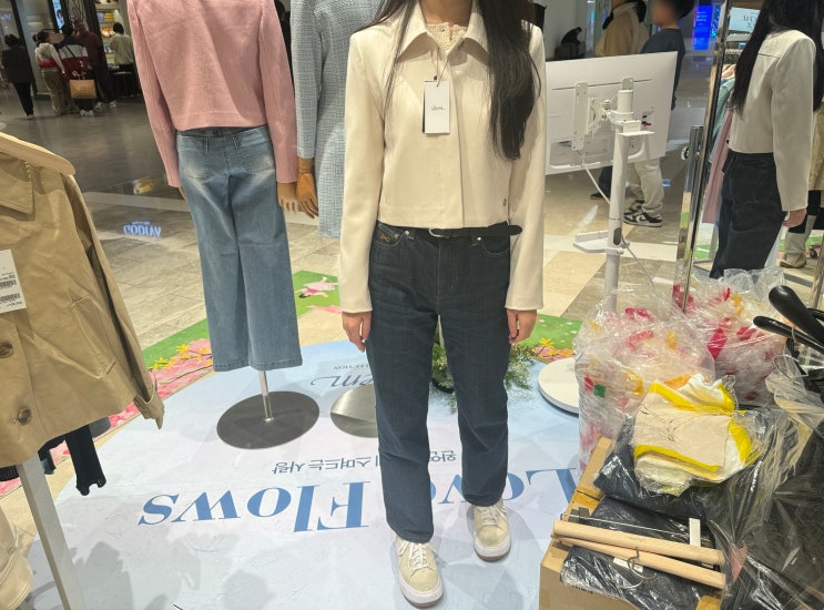 봄아우터 오피스룩으로도 좋은 로엠 싱글 카라 자켓 아이보리