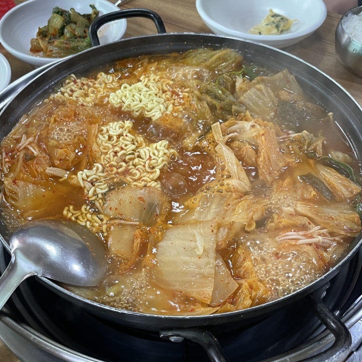  일승 김치찌개 전문점 :: 투박한 돼지 생갈비와 3년 묵은지로 끓인 문막 찐 김치찌개 맛집