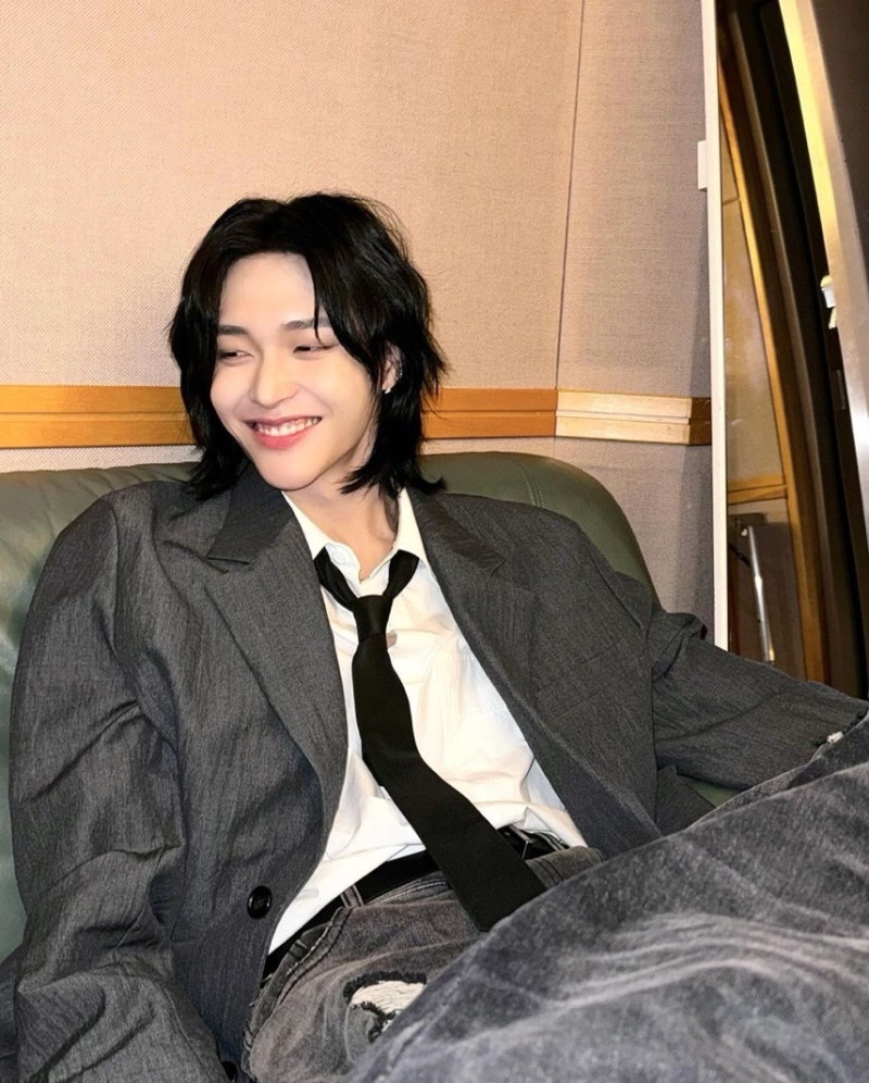 라이즈 원빈 인스타 사진 업뎃 ☺️✌️ (출처 더쿠)