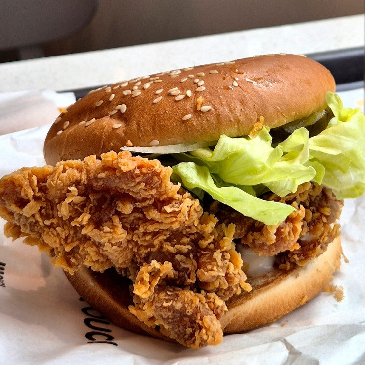 맘스터치 메뉴 추천 겉바속촉 싸이버거 칼로리