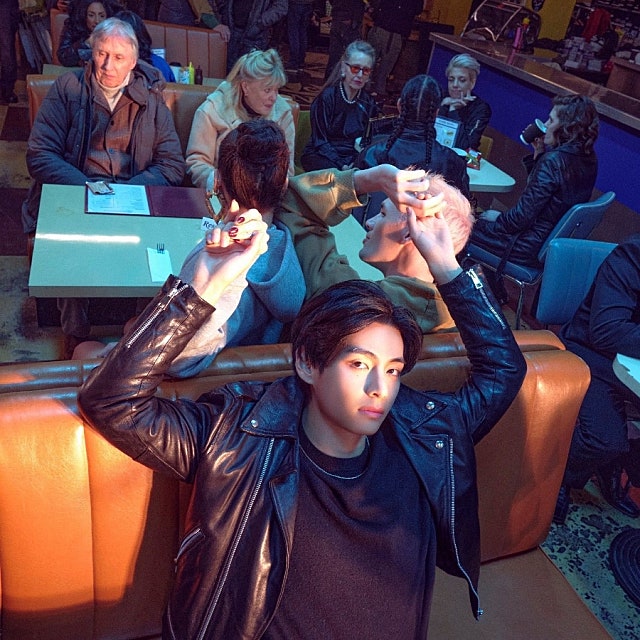 News image: FRI(END)S - 100K units sold in the US