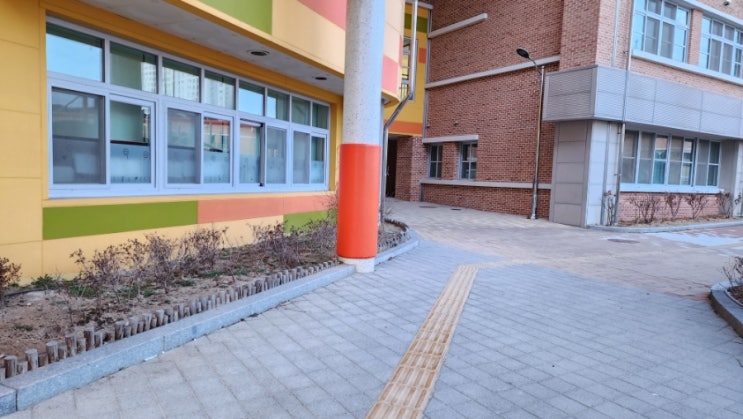  학교안전 기둥충격흡수쿠션재 설치로 해결해주세요~