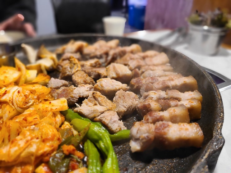  신기시장 삼겹살 맛집 신기촌 고기집 '돼슐랭 주안점'