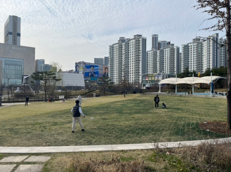  동탄 청계중앙공원 방문기, 서녘마당 잔디광장 구경하고 물놀이장 산책로 걸어봤어요~