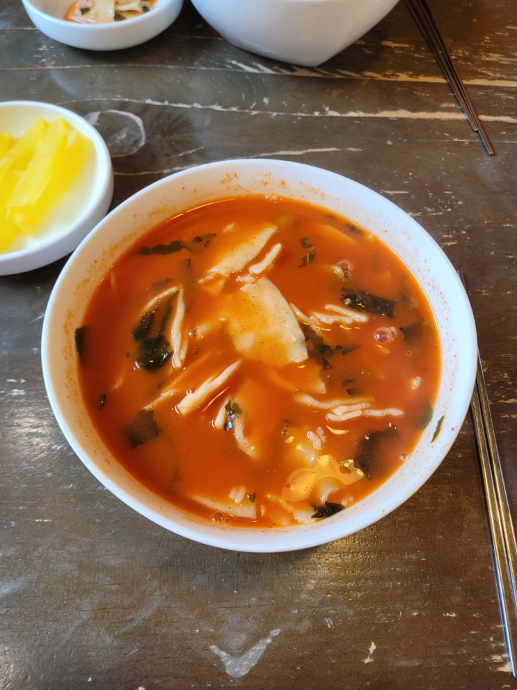  뽕씨네얼큰수제비(양 조절 맵기 조절 가능한 김치수제비/갱시기)