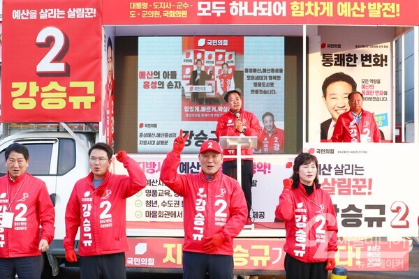 후보, "<b>대통령</b>, 도지사, 군수, 도의원, 군의원, 국회의원이 <b>원팀</b>"