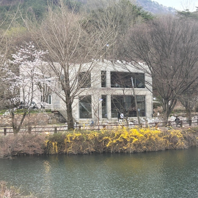  [충남 공주] 엔학고레 저수지 뷰 물멍하기 좋은 카페