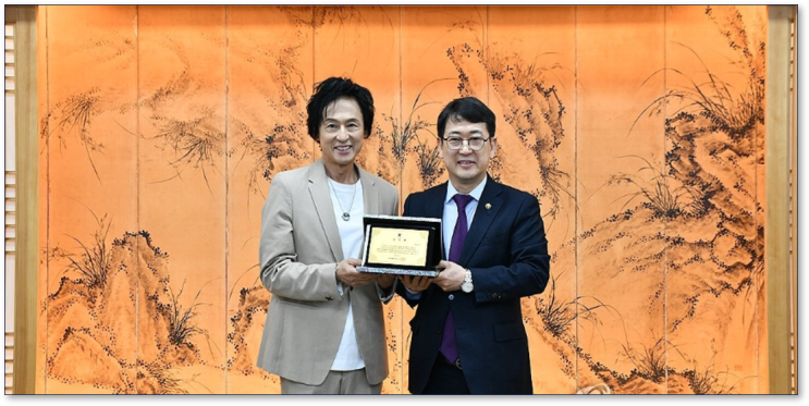 양방언 칠보산도 병풍전시 재능기부로 <b>문화재청</b>장 <b>감사패</b> 받아