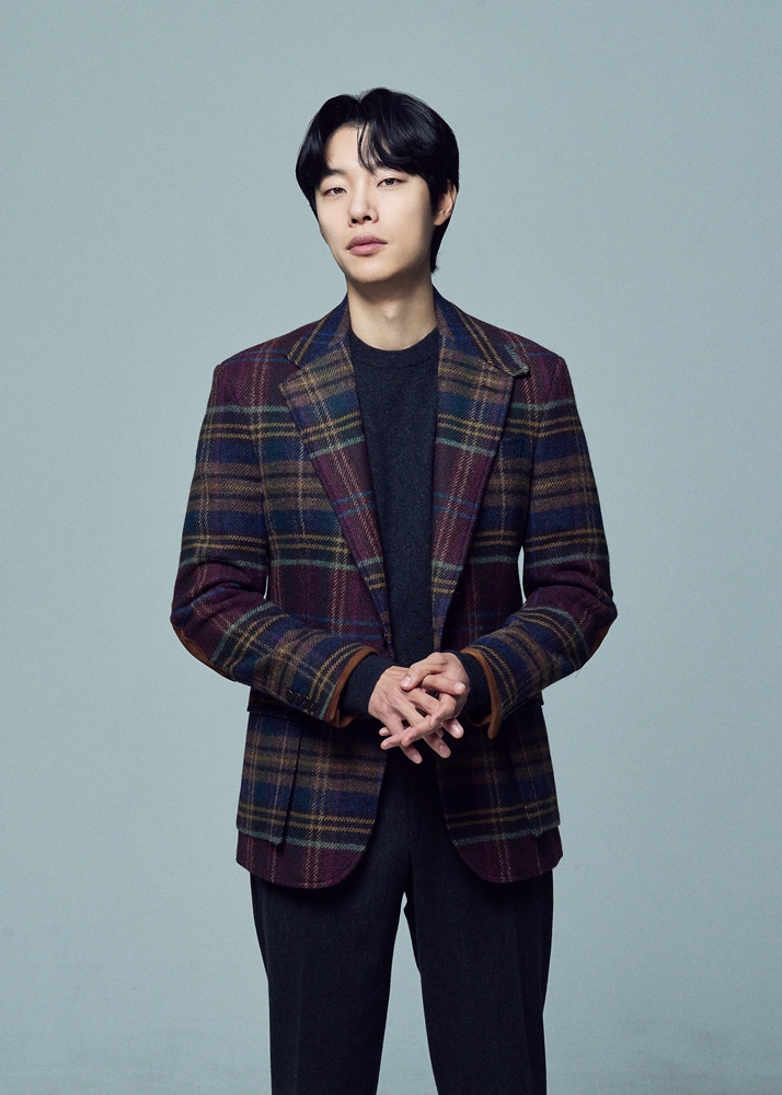 배우 <b>류준열</b>, '칠보산도병풍... 참여 → <b>문화재청</b>에서 <b>감사패</b>... 