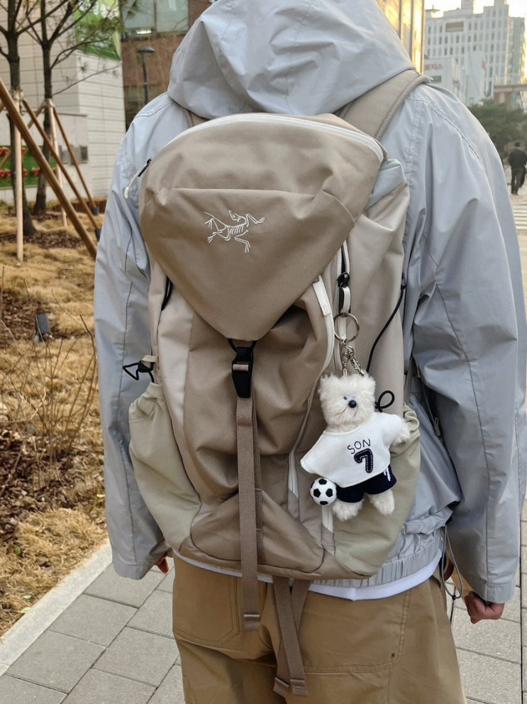  아크테릭스 백팩 Arc'teryx 맨티스 Mantis 20L 스모크 블러프 찐후기(23FW, 아크테릭스 일본 매장 구입, 백팩 추천, 등산 가방 추천, 면세, 착샷)