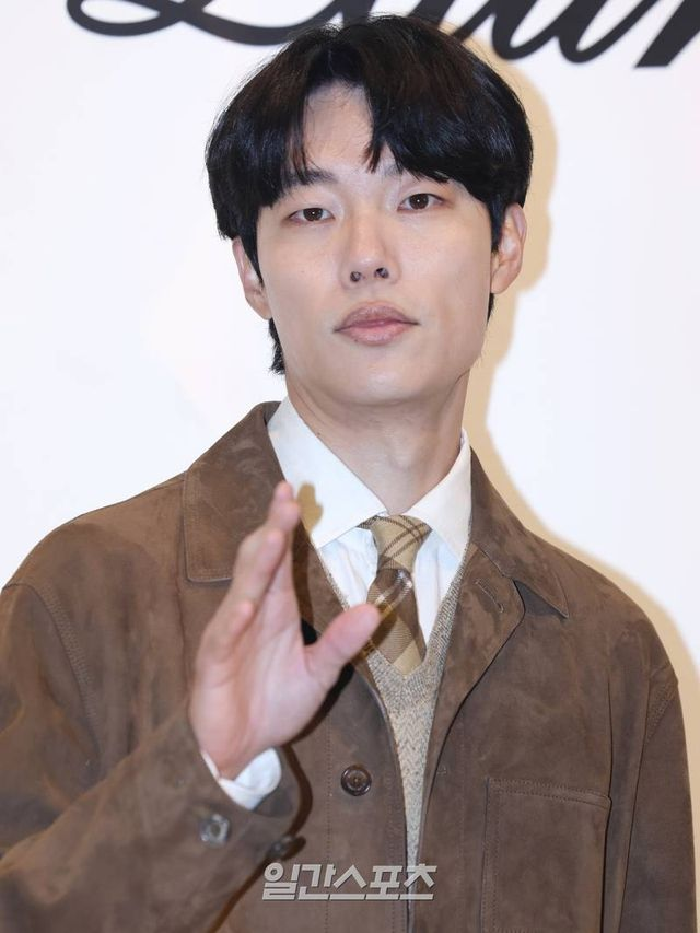 <b>류준열</b>, <b>마스터스</b> 파3 콘테스트 <b>김주형</b> 캐디로 참석…“평소... 