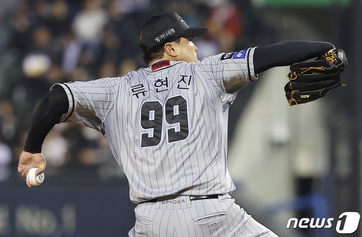 6이닝 <b>무실점</b> <b>류현진</b>, 팀 5연패 끊고 복귀 첫 승