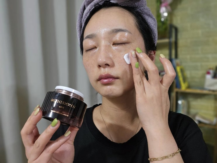  무자극 화장품 동안크림으로 집에서 피부관리중이에요