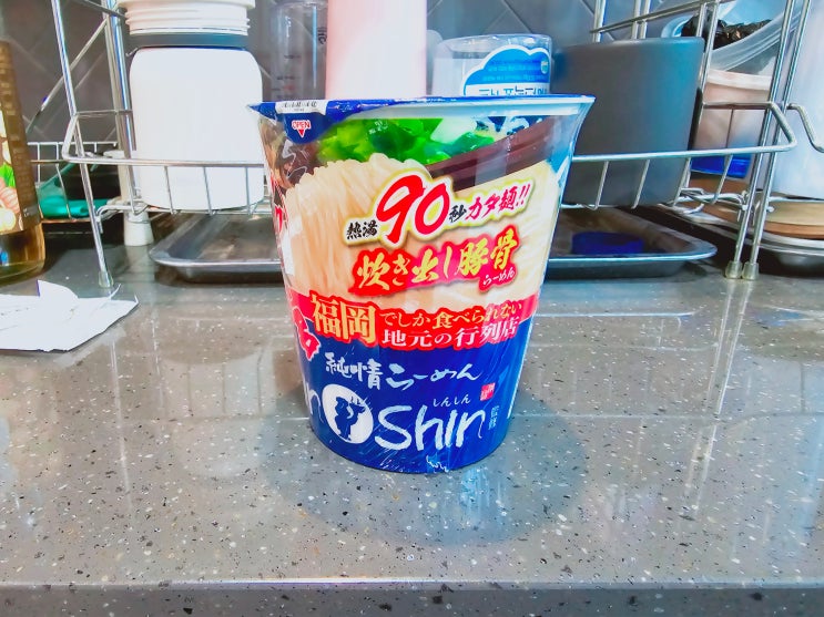  컵라면 리뷰 30 - 산요 삿포로이치방 하카타 신신 돈코츠 컵라면