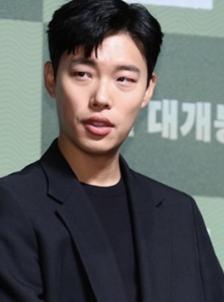 <b>류준열</b>, 대놓고 그린워싱? <b>김주형</b> 캐디백 멘다