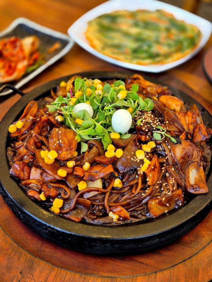  [이천 맛집/이천 프리미엄 아울렛/돌짜장 맛집] 양념게장과 돌짜장의 조화! 주인도 3번쯤 헤매는 "산타의 돌짜장"