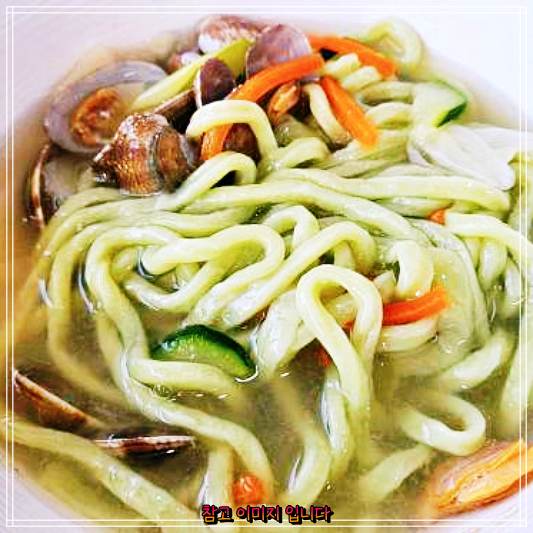  김포 호수공원 들내음 들깨칼국수과 바지락칼국수 팥칼국수 맛집 특집! 생생정보  장사의신 25년 노력의맛 열무김치 들깨칼국수 추천 소개 코너