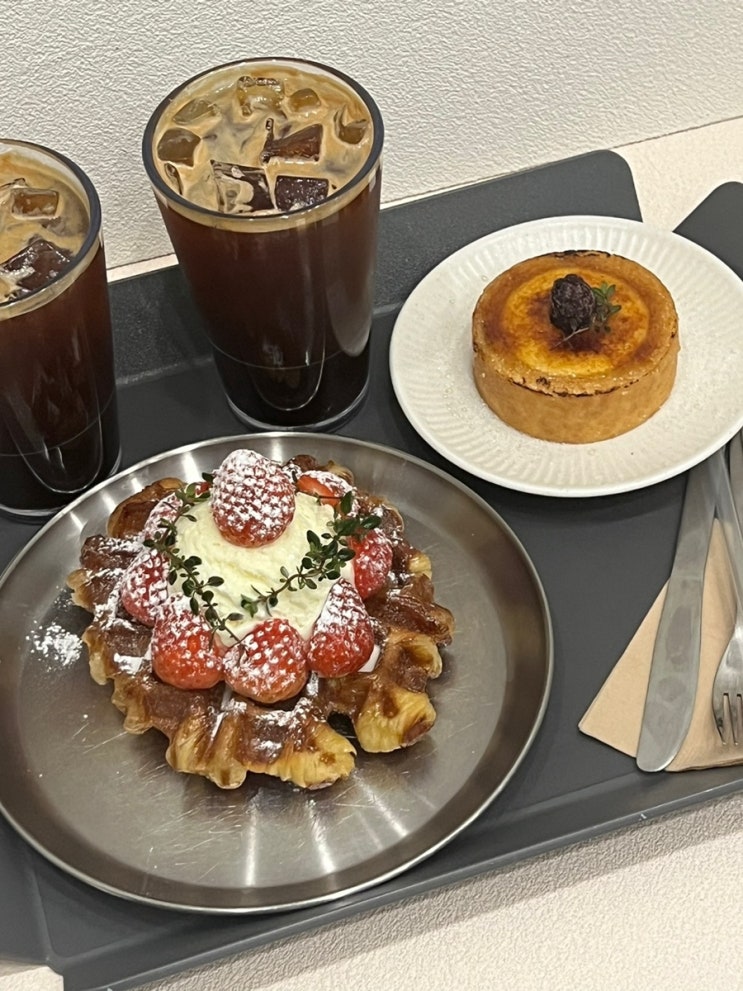  전주 카페, 딸기 더블 크로플 맛집 : CAFE DUMBO