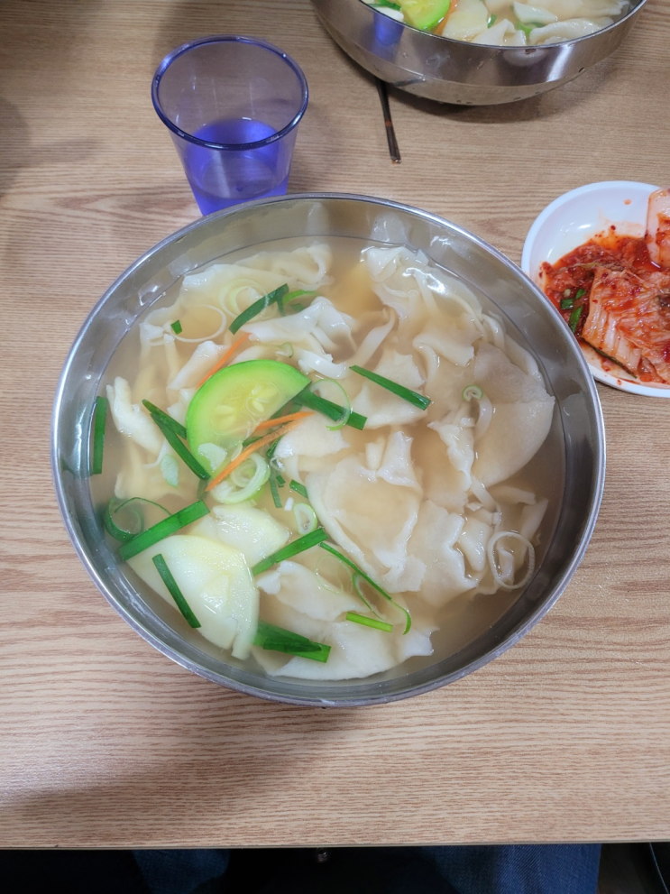  미러칼국수(밀다O mirrorX)