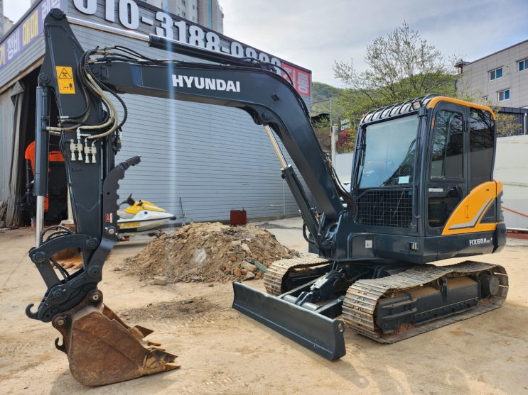  경북 김천시 현대 HX60MT 2017년식 코끼리집게 회전라인 레바 발판 변환옵션 02 중고굴삭기