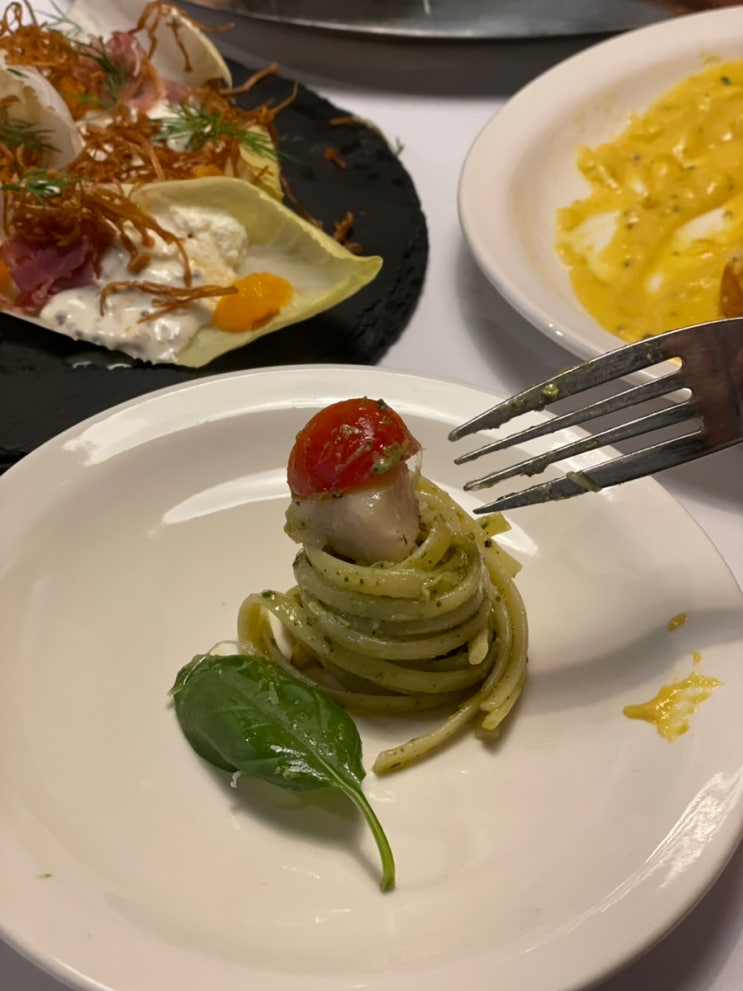  데이트하기좋은 한남동와인바 <와 서울> :: 캐치테이블예약 :: 이태원와인바, 뇨끼맛집 :: 반려동물 동반 가능 :: 엔다이브추천메뉴