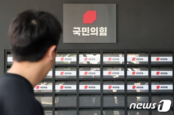 尹 <b>대통령</b> 비판나선 여당…新 <b>당정</b>관계는 어디로?
