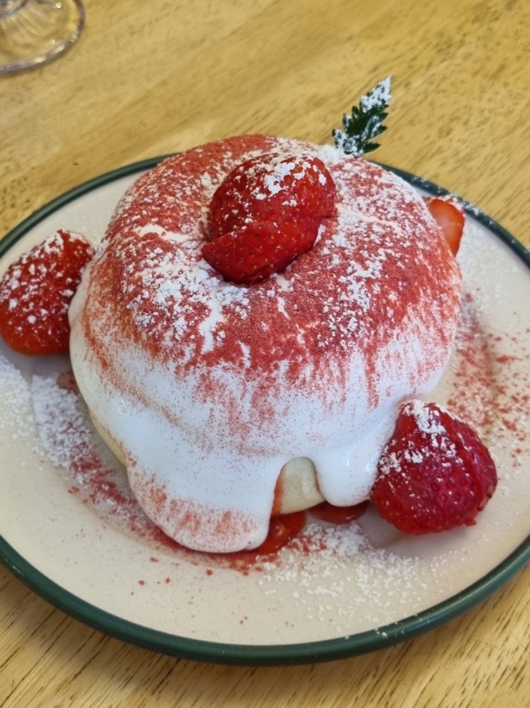  수원 일월수목원 근처 카페 다양한 수플레 팬케이크 맛보고 싶다면 [커피주택]
