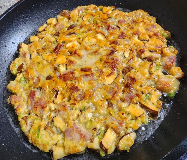  돼지버섯전 - 표고버섯과 돼지고기로 만드는 미친 맛의 전 요리?