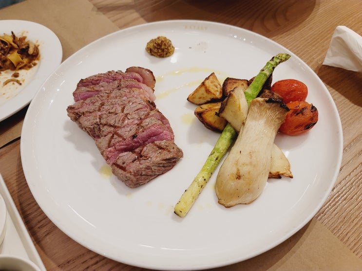  여의도 레스토랑 이탈리 EATALY 더현대서울 등심스테이크 포르치니라구