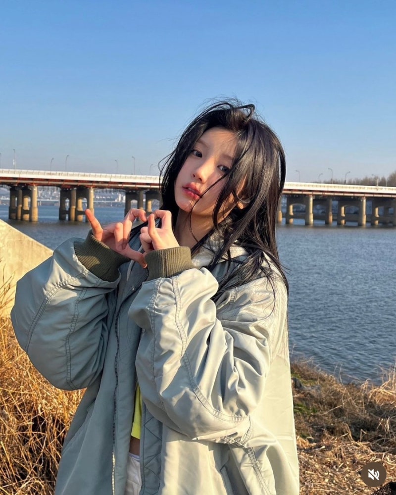 ILLIT Wonhee's Cute Visuals: Wallpapers, Profile Pics, Instagram Selfies, and Stage Photo Collection