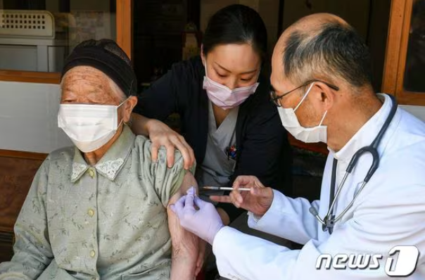 초고령 사회 日, 2050년 다섯 집 중 한 곳은 '독거노인' 가구 된다