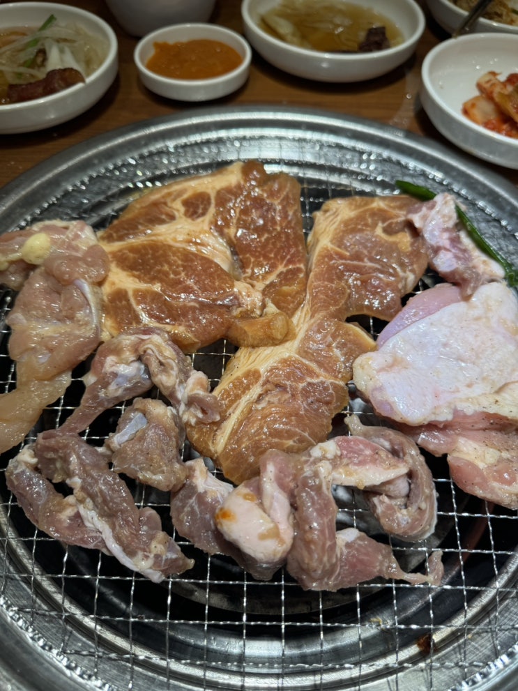  의정부 무한리필 고깃집, 회룡역에 배부르게 먹을 수 있는 "고기싸롱 의정부호원점"에서 행복한 식사하고 왔습니다.