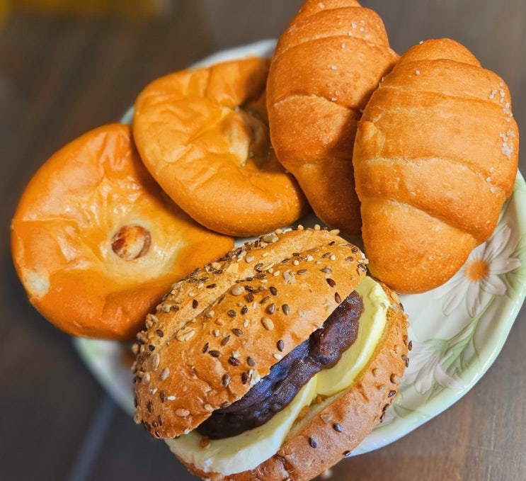  잠실 빵맛집 이성당 롯데백화점 단팥빵과 소금빵 맛에 취하다