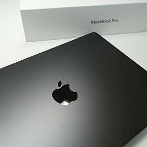 맥북 프로 m3 pro 14인치, 맥북 색상 실버가 아닌 스페이스블랙을 선택한 이유 m3 칩 비교 사용....